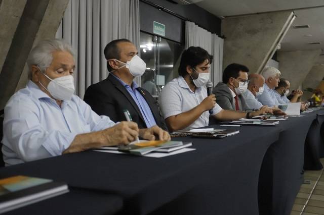 Parlamentares em evento da Aprosoja-Piauí